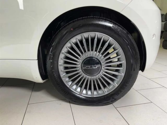 Fiat 500e Neuer 500 Kamera PDC Klimaautomatik Sitzheizung