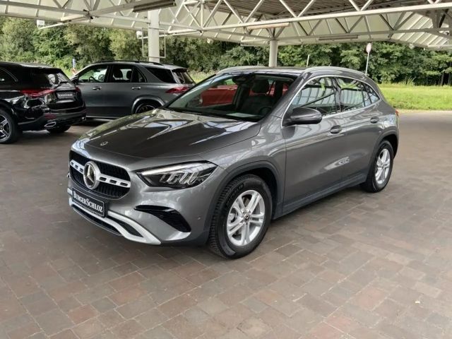 Mercedes-Benz GLA 180 Leder el.Heck KAM PDC SpurH Navi AUT