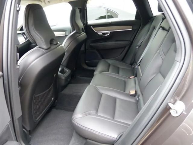 Volvo V90 Cross Country AWD Plus