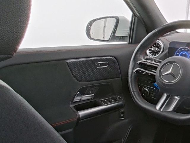 Mercedes-Benz EQA 300 4MATIC