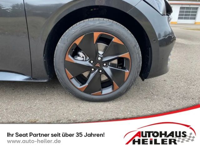 Cupra Born Navi digitales Cockp 360 Kamera LED ACC Fahrerprof