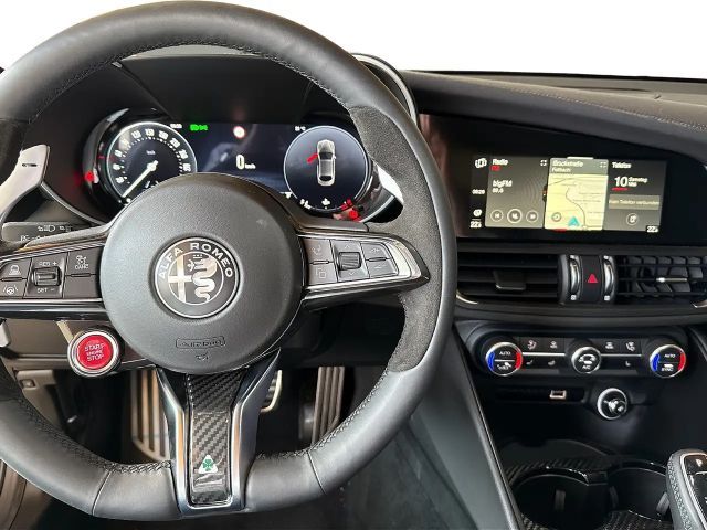 Alfa Romeo Giulia AT8 Quadrifoglio Turbo