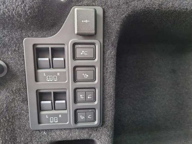 Land Rover Discovery D250 Dynamic HSE