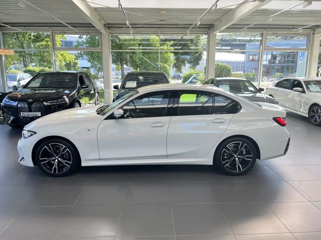 BMW 318 318i M-Sport Sedan