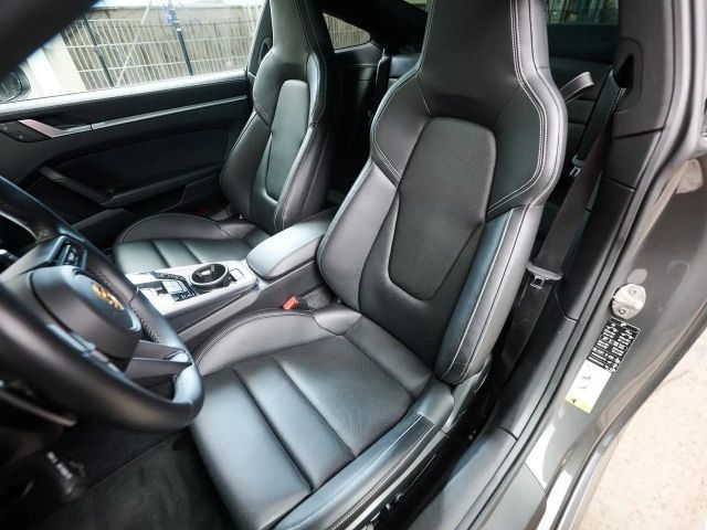 Porsche 911 4 Carrera Coupé