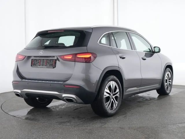 Mercedes-Benz GLA 200 4MATIC GLA 200 d