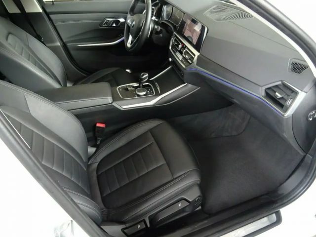 BMW 320 320d Luxury Line Sedan xDrive