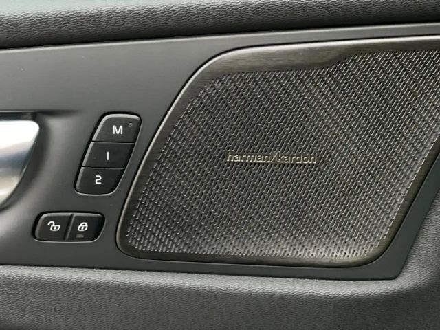 Volvo XC60 AWD Dark Plus T6