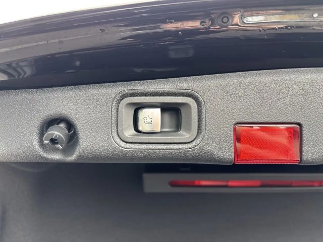 Mercedes-Benz E 200 AVANTGARDE Sedan