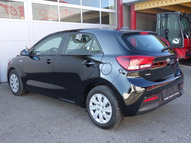 Kia Rio Titan