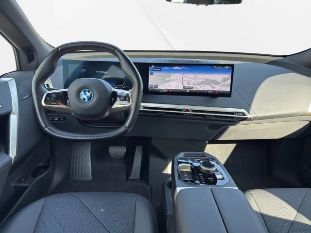 BMW iX *** LUFTFEDERUNG *** AHK ** NP 124.000,- *** -53%