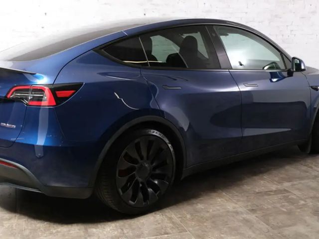 Tesla Model Y AWD Performance