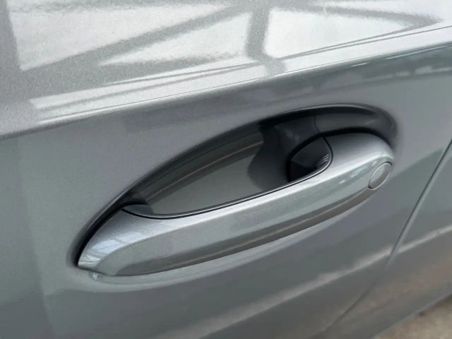 BMW 318 318i M-Sport Sedan