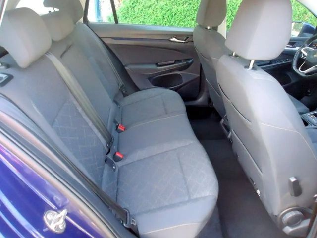 Volkswagen Golf Life Variant