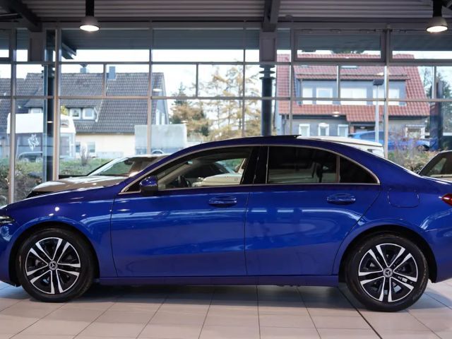 Mercedes-Benz A 180 A 180 d Progressive
