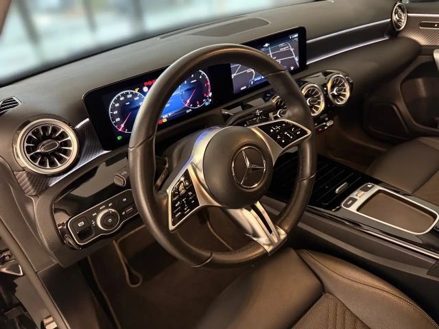 Mercedes-Benz A 180 A 180 d