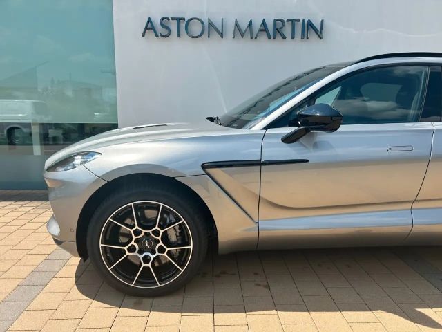 Aston Martin DBX V8
