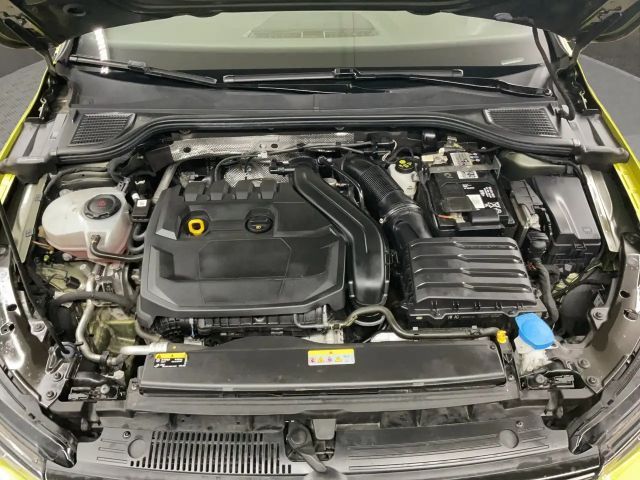 Volkswagen Golf 1.5 eTSI Golf VIII R-Line