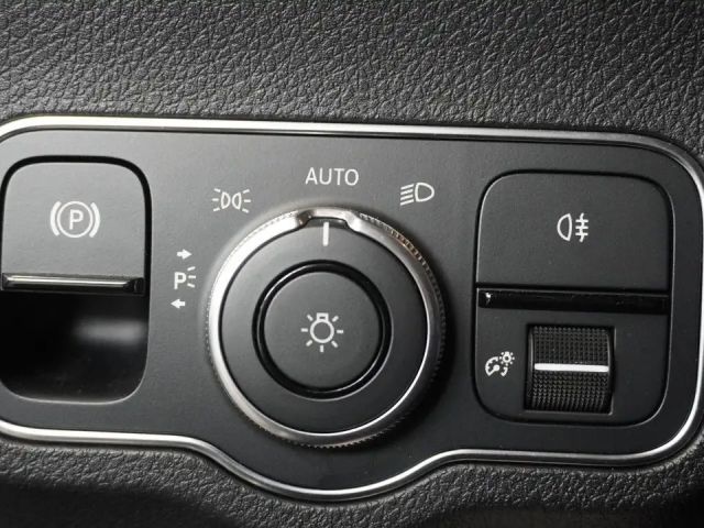 Mercedes-Benz GLB 250 *ACC*AHK*BURMESTER*PANO*360°KAM*STHZ*