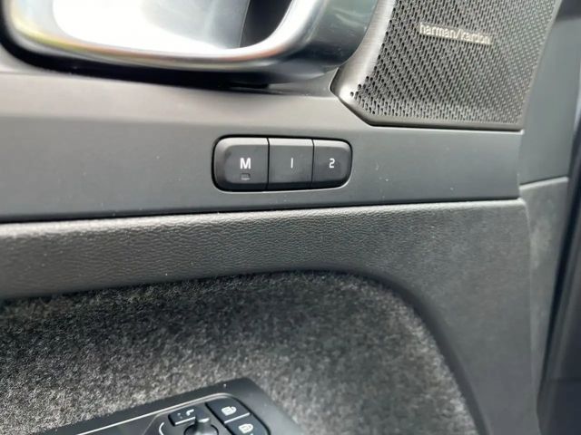 Volvo XC40 Dark Plus