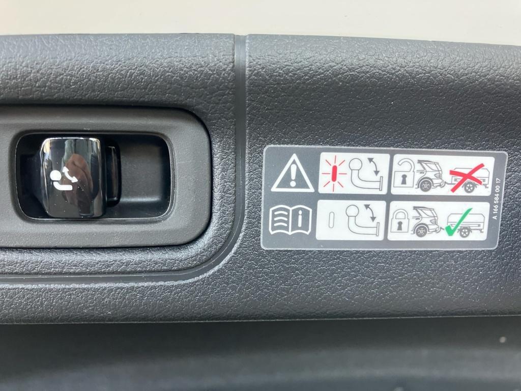 Mercedes-Benz C 200 4MATIC AVANTGARDE Sedan