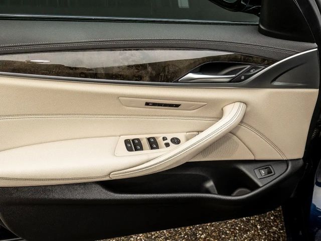 BMW 530 530d Luxury Line Touring xDrive