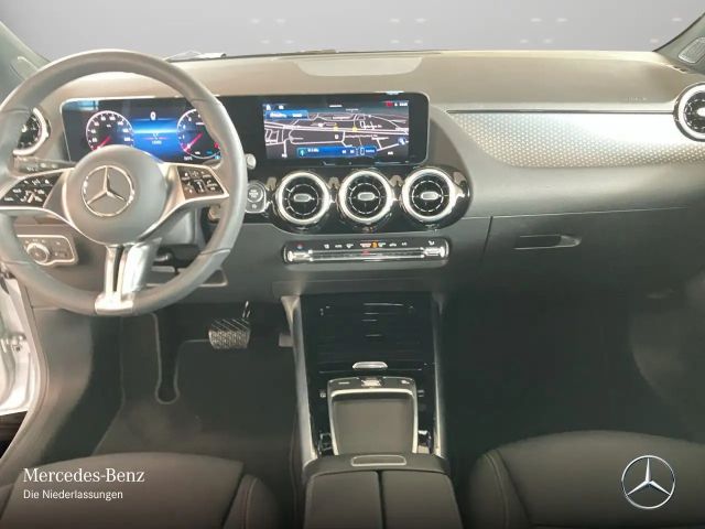 Mercedes-Benz B 220 4MATIC Progressive Sedan