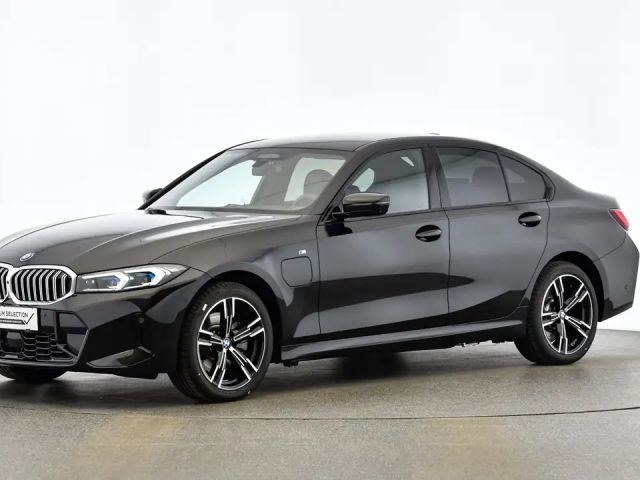 BMW 330 330e Sedan
