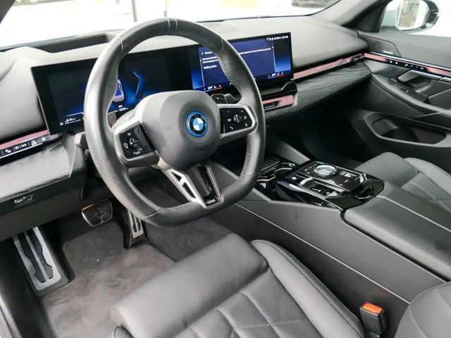 BMW 530 530e M-Sport Sedan