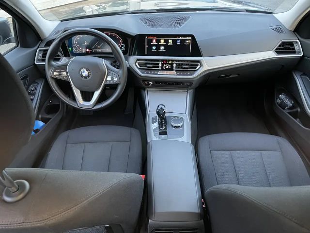 BMW 330 330e Advantage pakket Sedan