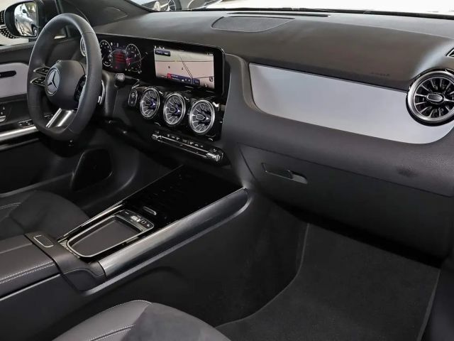 Mercedes-Benz GLA 200 AMG Line