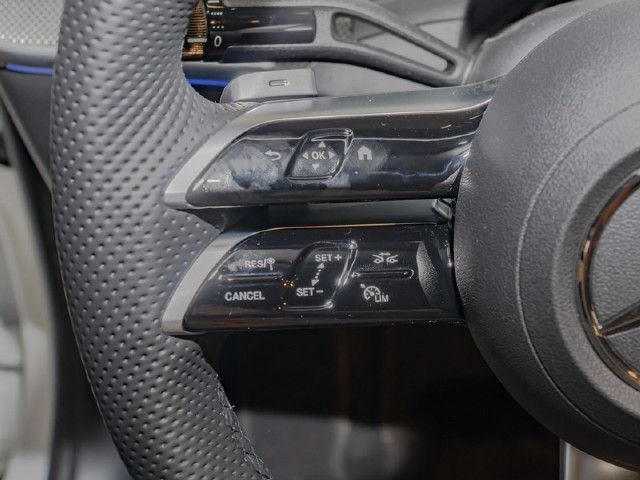 Mercedes-Benz C 200 AMG Line Sedan