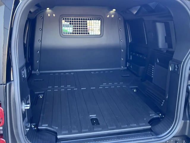 Land Rover Defender 110 D250 Dynamic SE