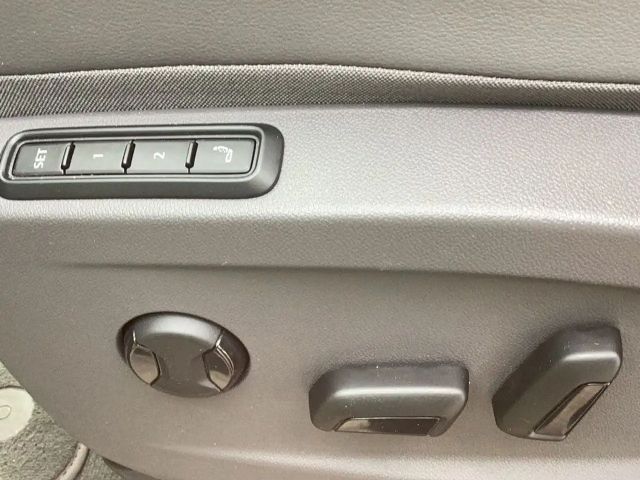 Volkswagen Multivan 2.0 TDI DSG Life T7