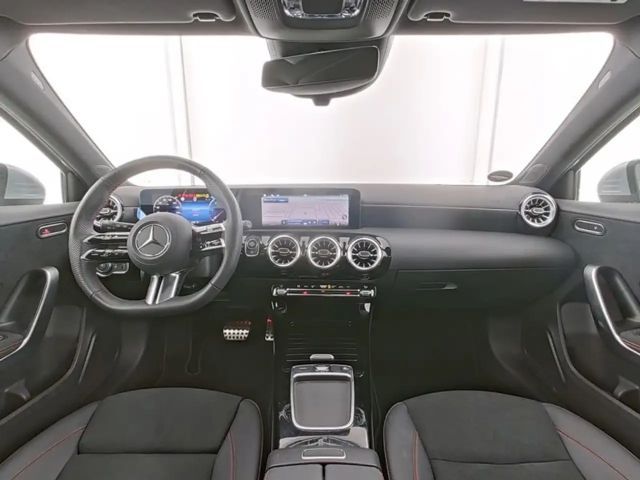 Mercedes-Benz A 220 A 220 d AMG Line Premium