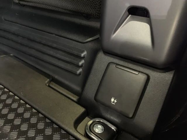 Land Rover Defender 110 AWD D250 Dynamic SE