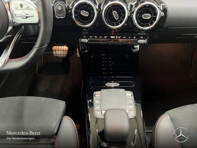 Mercedes-Benz A 250 A 250 e AMG Line