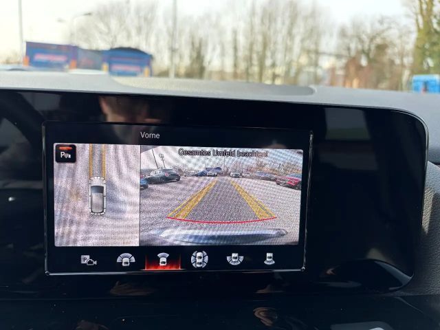 Mercedes-Benz B 200 AMG Line Sedan