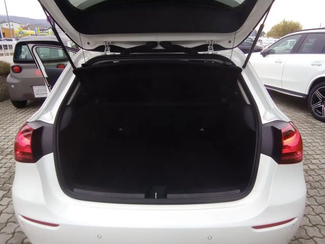 Mercedes-Benz A 180 Hatchback Progressive