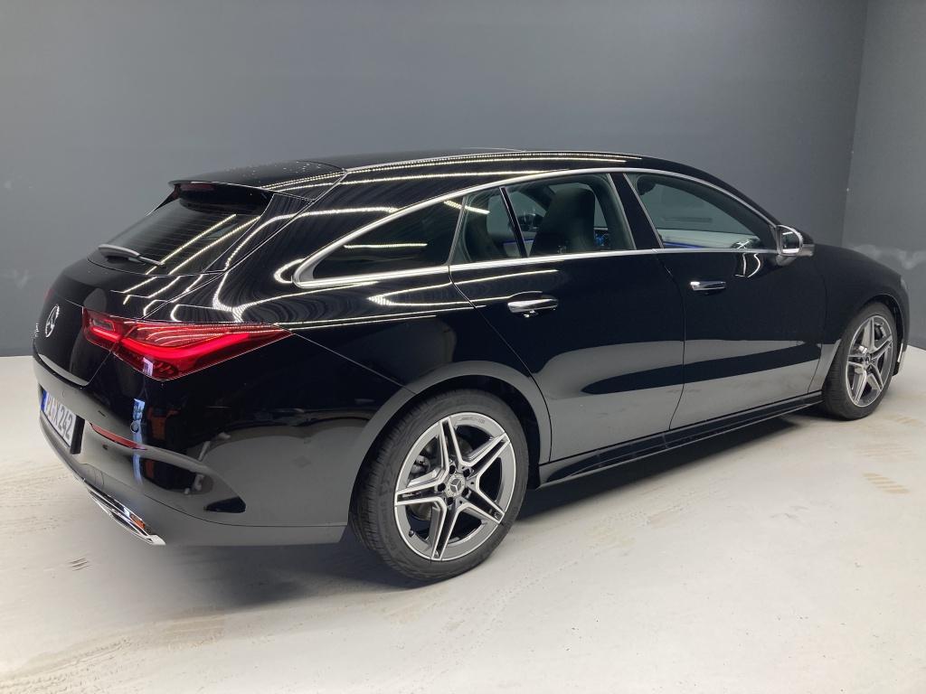 Mercedes-Benz CLA 200 AMG Line Sedan