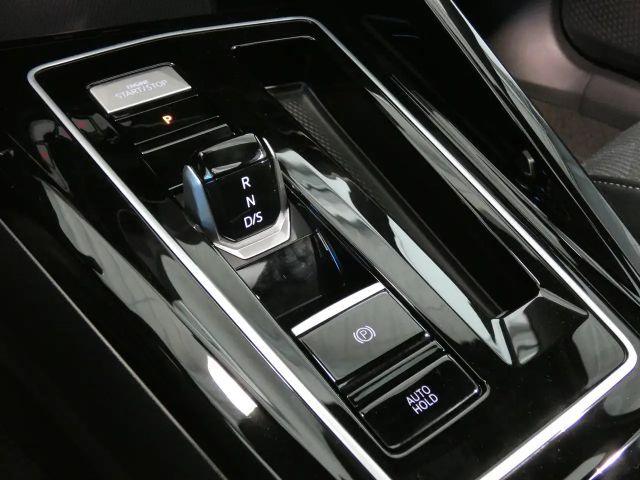 Volkswagen Golf 1.5 eTSI DSG R-Line