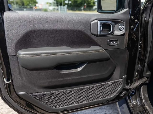 Jeep Wrangler Sahara