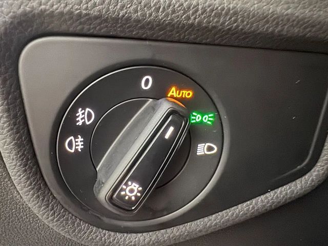 Volkswagen Touran 2,0 TDI *NAVI*ACC*AHK*PANO*PDC vo/hi*Elektr. He...