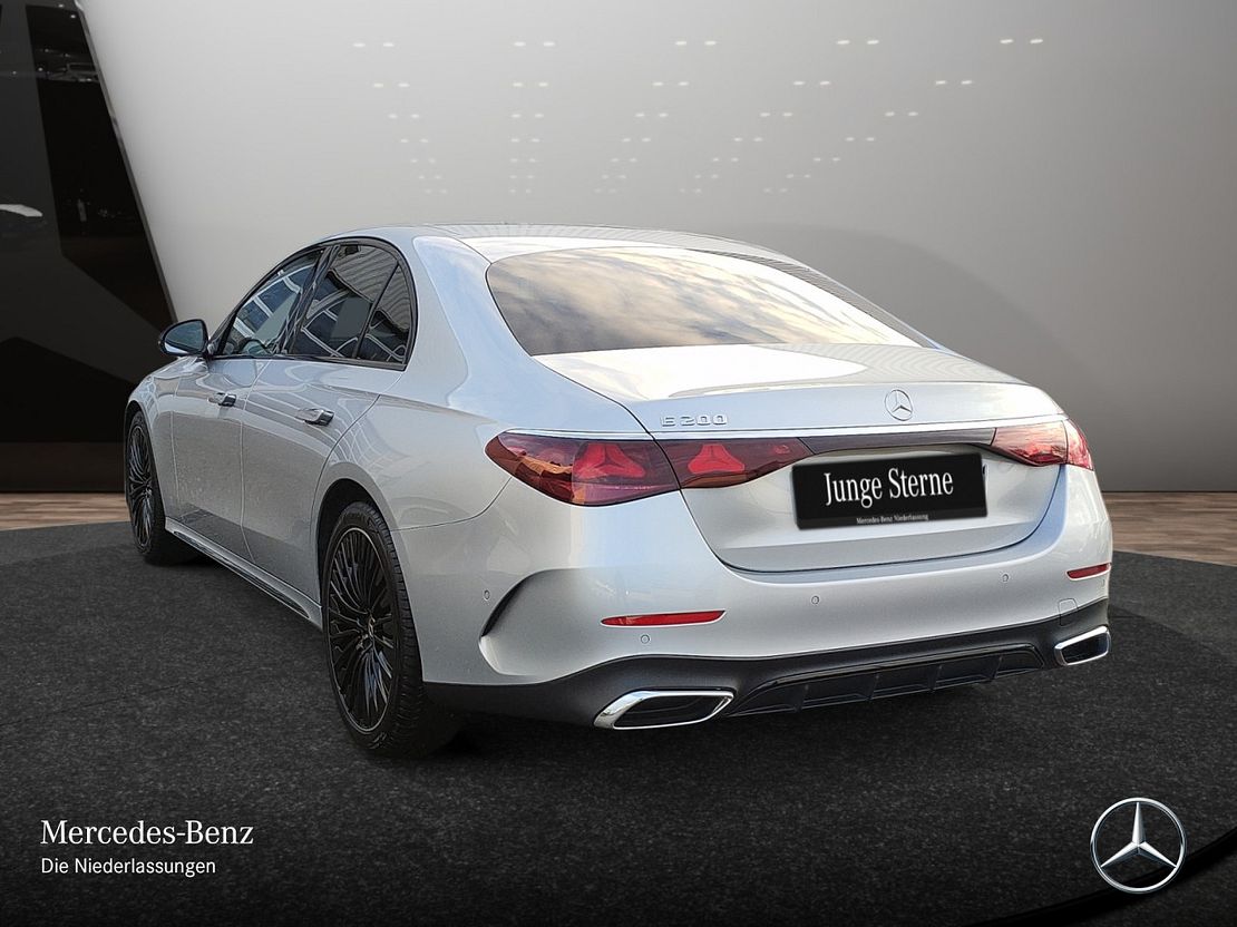 Mercedes-Benz E 200 AMG Line Sedan