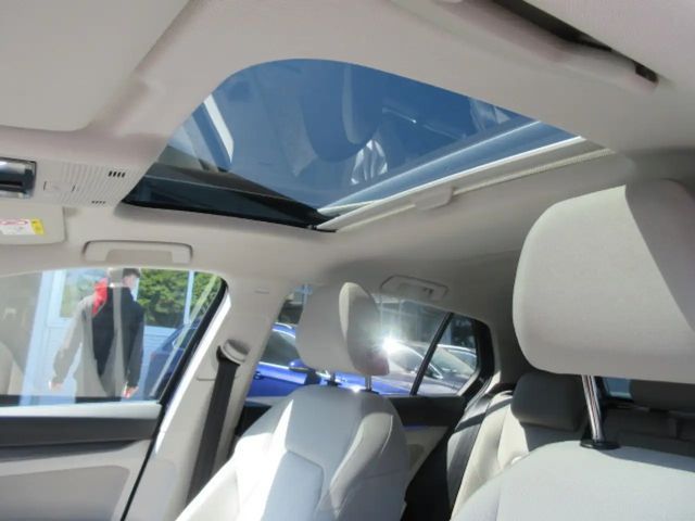 Volkswagen Golf 1.5 eTSI DSG IQ.Drive Style