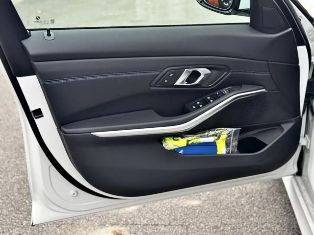 BMW 318 318i M-Sport Sedan