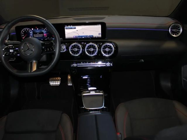 Mercedes-Benz CLA 200 AMG Line Coupé