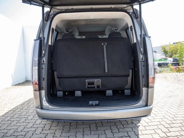 Hyundai Staria Signature