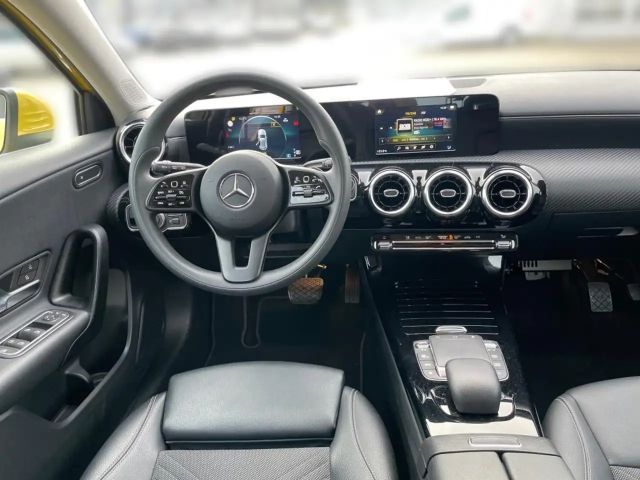 Mercedes-Benz A 200 A 200 d