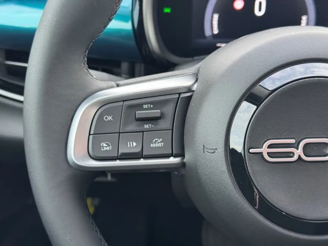 Fiat 600e Icon+AUTOMATIK+NAVI+KAMERA+SITZHEIZUNG+KEYLESS+CAR